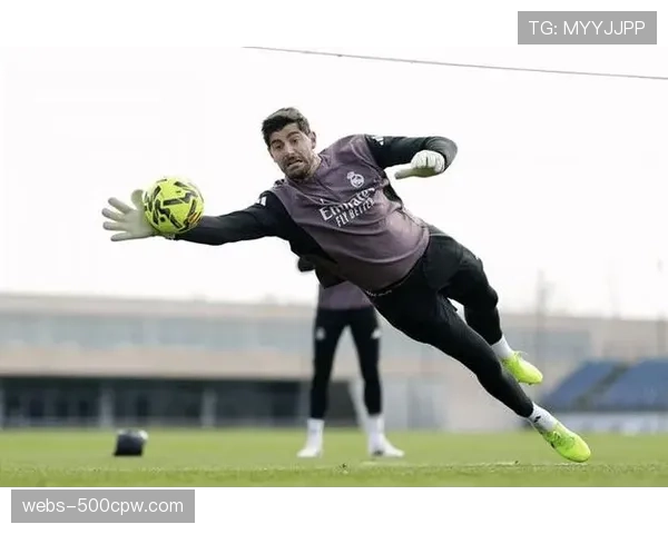 皇马防守教练平图斯:谈现代球员体能如何支撑高强度防守模式切换