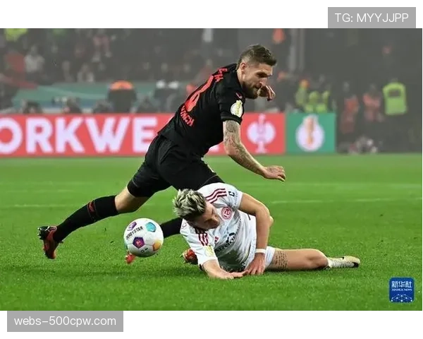 即时战报:勒沃库森由阿德利快发边线球,3脚传递完成破门 即时战报:勒沃库森由阿德利快发边线球,3脚传递完成破门