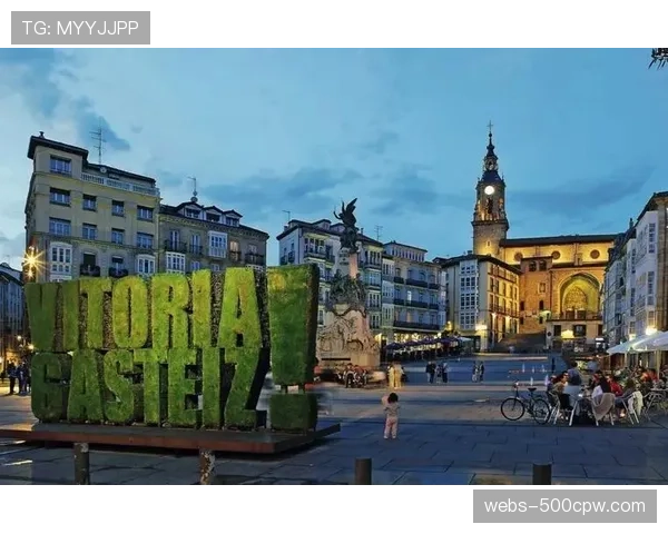 大雨中,阿拉维斯球迷高唱队歌为球队助威 大雨中,阿拉维斯球迷高唱队歌为球队助威